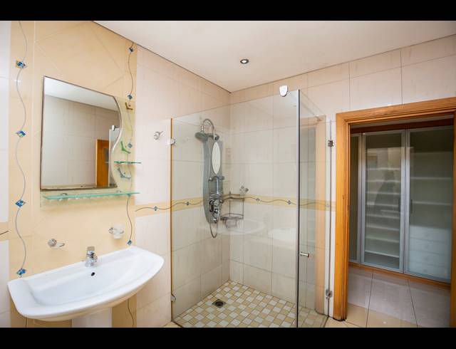 3 BEDROOM APARTMENT TO LET IN MUSGRAVE